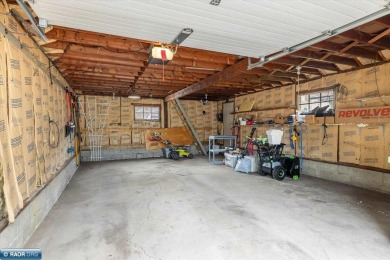 This charming 2-bedroom, 1-bath home is all about easy living on Hibbing Municipal Golf Course in Minnesota - for sale on GolfHomes.com, golf home, golf lot