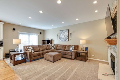 Beautiful 3+ Bedroom Townhome with over 3000 sq ft of finished on RedTail Golf Club in Illinois - for sale on GolfHomes.com, golf home, golf lot