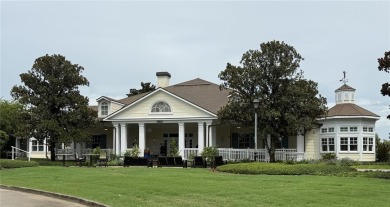 BOND PAID, NO HOMES BEHIND and MOVE-IN READY! Discover this on The Links of Spruce Creek in Florida - for sale on GolfHomes.com, golf home, golf lot