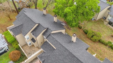 Welcome to this beautifully maintained 2 bedroom, 2 bathroom on Heathrow Country Club in Florida - for sale on GolfHomes.com, golf home, golf lot