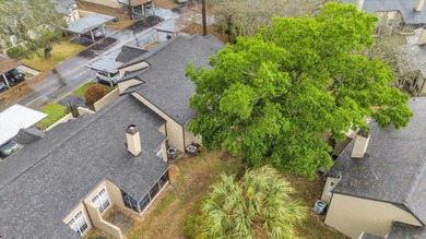 Welcome to this beautifully maintained 2 bedroom, 2 bathroom on Heathrow Country Club in Florida - for sale on GolfHomes.com, golf home, golf lot