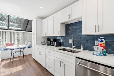 This charming two bedroom, two bath villa offers the perfect on Shipyard Golf Club in South Carolina - for sale on GolfHomes.com, golf home, golf lot