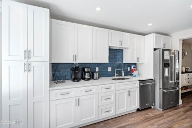 This charming two bedroom, two bath villa offers the perfect on Shipyard Golf Club in South Carolina - for sale on GolfHomes.com, golf home, golf lot