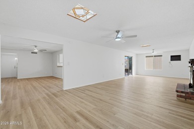 Immaculately cared for 2 bed, 2 bath plus bonus room in on Oakwood Golf Club  in Arizona - for sale on GolfHomes.com, golf home, golf lot