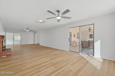 Immaculately cared for 2 bed, 2 bath plus bonus room in on Oakwood Golf Club  in Arizona - for sale on GolfHomes.com, golf home, golf lot