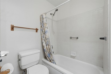 Immaculately cared for 2 bed, 2 bath plus bonus room in on Oakwood Golf Club  in Arizona - for sale on GolfHomes.com, golf home, golf lot