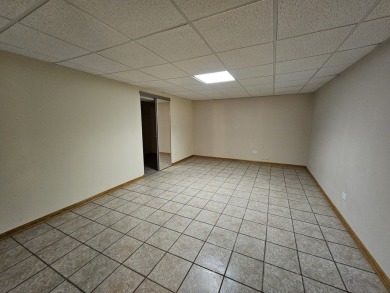Rare find!! Highly sought after Ranch with full finished walkout on Foxford Hills Golf Club in Illinois - for sale on GolfHomes.com, golf home, golf lot