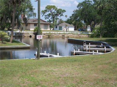 Looking for a winter retreat or just a cozy affordable place to on Twin Isles Country Club in Florida - for sale on GolfHomes.com, golf home, golf lot