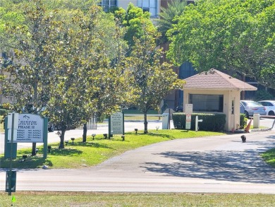 Welcome to your cozy 2-Bedroom, 2-Bathroom unit, located on the on Inverrary Country Club in Florida - for sale on GolfHomes.com, golf home, golf lot