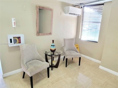 Welcome to your cozy 2-Bedroom, 2-Bathroom unit, located on the on Inverrary Country Club in Florida - for sale on GolfHomes.com, golf home, golf lot