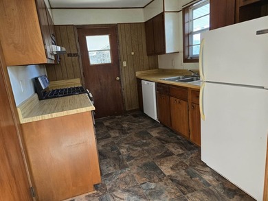 This wonderful 3 bedroom, 2 bath Cherokee Village home sits in a on Cherokee Village North Course in Arkansas - for sale on GolfHomes.com, golf home, golf lot