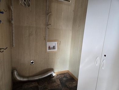 This wonderful 3 bedroom, 2 bath Cherokee Village home sits in a on Cherokee Village North Course in Arkansas - for sale on GolfHomes.com, golf home, golf lot