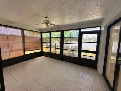 Experience the easy going lifestyle of living in Sebring Florida on Golf Hammock Country Club in Florida - for sale on GolfHomes.com, golf home, golf lot