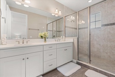 Gorgeous end-unit townhome with 3 spacious bedrooms, 2.5 on Eagle Creek Golf Club in Florida - for sale on GolfHomes.com, golf home, golf lot