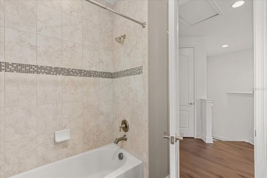 Gorgeous end-unit townhome with 3 spacious bedrooms, 2.5 on Eagle Creek Golf Club in Florida - for sale on GolfHomes.com, golf home, golf lot