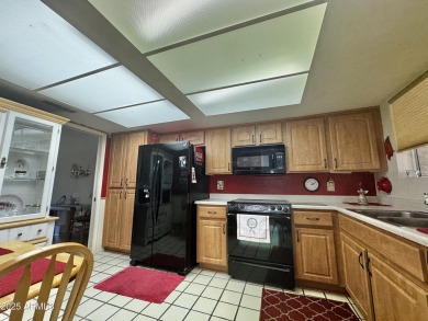 Three bed, 2 bath, den, 1,626 sq ft townhouse in the vibrant on Oakwood Golf Club  in Arizona - for sale on GolfHomes.com, golf home, golf lot