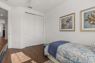 Gorgeous end-unit townhome with 3 spacious bedrooms, 2.5 on Eagle Creek Golf Club in Florida - for sale on GolfHomes.com, golf home, golf lot