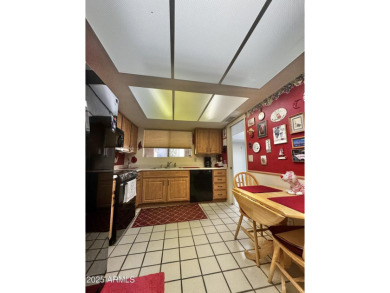 Three bed, 2 bath, den, 1,626 sq ft townhouse in the vibrant on Oakwood Golf Club  in Arizona - for sale on GolfHomes.com, golf home, golf lot
