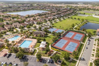 Gorgeous end-unit townhome with 3 spacious bedrooms, 2.5 on Eagle Creek Golf Club in Florida - for sale on GolfHomes.com, golf home, golf lot