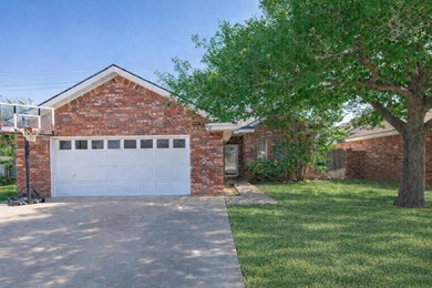 GREAT FIND IN GREEN TREE NORTH!! THIS ABSOLUTELY ADORABLE 4 on Green Tree Country Club in Texas - for sale on GolfHomes.com, golf home, golf lot