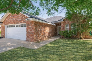 GREAT FIND IN GREEN TREE NORTH!! THIS ABSOLUTELY ADORABLE 4 on Green Tree Country Club in Texas - for sale on GolfHomes.com, golf home, golf lot