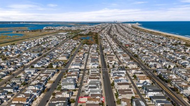 This beautifully renovated 6 bedroom 4 bath modern chic duplex on Ocean City Muni Golf Course in New Jersey - for sale on GolfHomes.com, golf home, golf lot