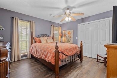 What a deal for this bundle! 4 bed, 3.5 bath, 2,911 sq ft. home on Glenwood Country Club in Arkansas - for sale on GolfHomes.com, golf home, golf lot