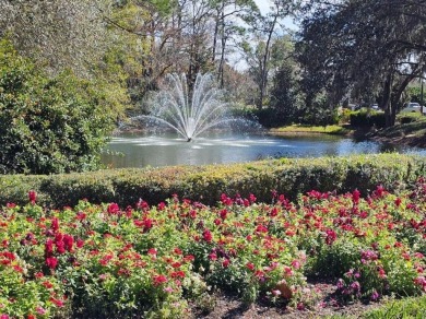 ***Seller is offering $10,000 towards buyers closing costs/rate on Hunters Green Country Club in Florida - for sale on GolfHomes.com, golf home, golf lot