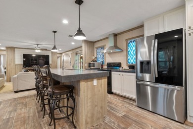 Now offered as one combined property, this unique opportunity on Glenwood Country Club in Arkansas - for sale on GolfHomes.com, golf home, golf lot