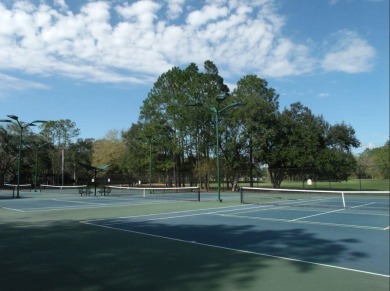 ***Seller is offering $10,000 towards buyers closing costs/rate on Hunters Green Country Club in Florida - for sale on GolfHomes.com, golf home, golf lot