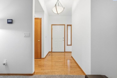 MLS# 289986 Welcome to this beautiful 1,720 sq ft single-level on Canyon Lakes Golf Course in Washington - for sale on GolfHomes.com, golf home, golf lot