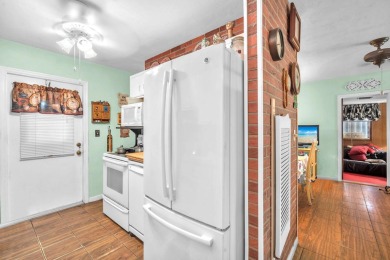 Charming 3-bed, 2-bath home in East Pompano Beach, just minutes on Pompano Beach Golf Course  in Florida - for sale on GolfHomes.com, golf home, golf lot