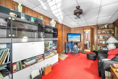 Charming 3-bed, 2-bath home in East Pompano Beach, just minutes on Pompano Beach Golf Course  in Florida - for sale on GolfHomes.com, golf home, golf lot