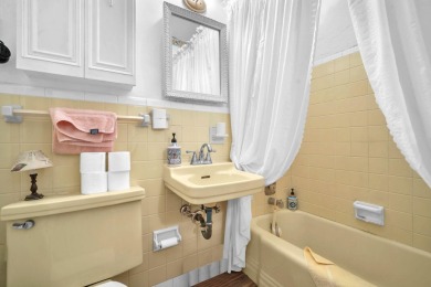 Charming 3-bed, 2-bath home in East Pompano Beach, just minutes on Pompano Beach Golf Course  in Florida - for sale on GolfHomes.com, golf home, golf lot