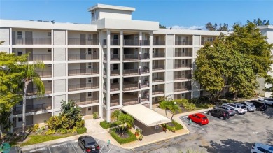 Welcome home! Very bright and updated unit with amazing natural on Palm-Aire Country Club and Resort - Palms in Florida - for sale on GolfHomes.com, golf home, golf lot