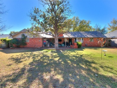 A CHARMING HOME IN THE HEART OF NORTH CENTRAL OKLAHOMA CITY! on Oklahoma City Golf and Country Club in Oklahoma - for sale on GolfHomes.com, golf home, golf lot