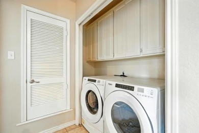 Newly updated Tamarisk gem in Fairway Oaks! This spacious on Abilene Country Club - South Course in Texas - for sale on GolfHomes.com, golf home, golf lot