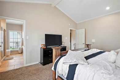 Newly updated Tamarisk gem in Fairway Oaks! This spacious on Abilene Country Club - South Course in Texas - for sale on GolfHomes.com, golf home, golf lot
