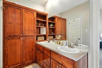Newly updated Tamarisk gem in Fairway Oaks! This spacious on Abilene Country Club - South Course in Texas - for sale on GolfHomes.com, golf home, golf lot