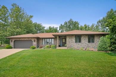 IN RECEIPT OF MULTIPLE OFFERS. SELLERS REQUEST SUBMISSION on Buena Vista Golf Course in Illinois - for sale on GolfHomes.com, golf home, golf lot