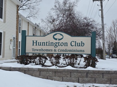 Welcome to 1930 Kenilworth Cir, unit E! Just the place that you on Hilldale Golf Club in Illinois - for sale on GolfHomes.com, golf home, golf lot