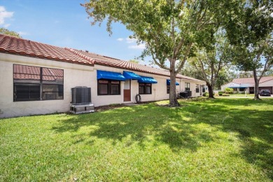 One or more photo(s) has been virtually staged. Discover easy on Mainlands Golf Club in Florida - for sale on GolfHomes.com, golf home, golf lot