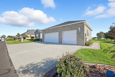 MLS# 288662 Custom-built rambler located in the desirable Sun on Sun Willows in Washington - for sale on GolfHomes.com, golf home, golf lot