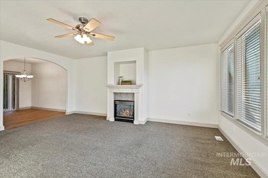 Beautifully maintained single-level home in a desirable Nampa on Ridgecrest Golf Course in Idaho - for sale on GolfHomes.com, golf home, golf lot