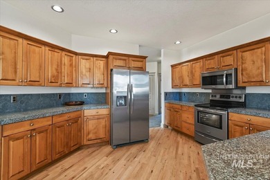 Beautifully maintained single-level home in a desirable Nampa on Ridgecrest Golf Course in Idaho - for sale on GolfHomes.com, golf home, golf lot