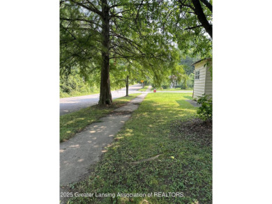 This 2 bed 1 bath home is waiting for you and your vision to on Groesbeck Municipal Golf Course in Michigan - for sale on GolfHomes.com, golf home, golf lot