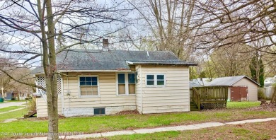 This 2 bed 1 bath home is waiting for you and your vision to on Groesbeck Municipal Golf Course in Michigan - for sale on GolfHomes.com, golf home, golf lot