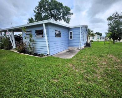 Located in The Meadows at Countrywood in Plant City, this cute on The Meadows At Countrywood in Florida - for sale on GolfHomes.com, golf home, golf lot