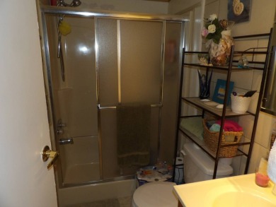 Partially furnished 2 BR 2 BA 14 x 60 mobile home with a 12 X 14 on Crystal Lake Club in Florida - for sale on GolfHomes.com, golf home, golf lot