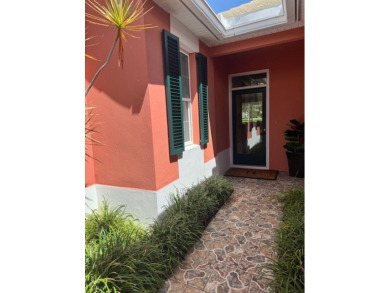 Lovely 3 Bedroom, 2 Bath golf course home in Vero's premier on Oak Harbor Country Club in Florida - for sale on GolfHomes.com, golf home, golf lot
